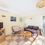 Les Trois A By Interhome Lejlighed